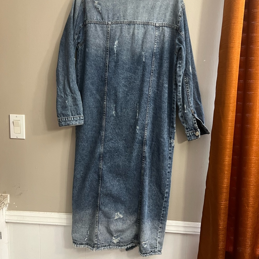 NWOT LONG FULL LENGHT DISTRESSED DENIM JACKET WITH POCKETS - Picture 3 of 6